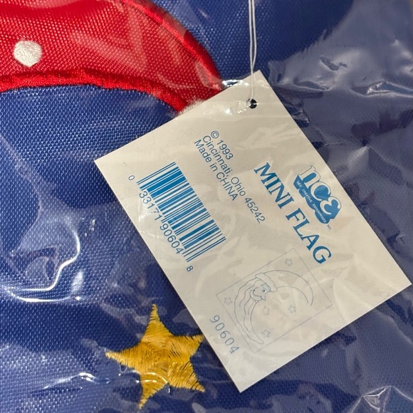 FLAG (MOON SANTA) - Picture 2 of 4